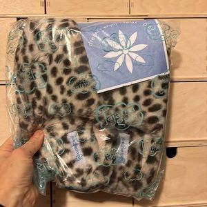 NWOT NWT Pajamagram Fuzzy Leopard Fur Print Cushioned Cushy Slippers size 7-8